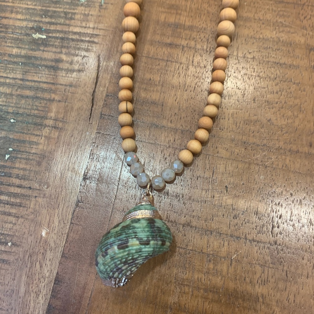 🌾 Artisan Shell Pendant Necklace - Picture 7 of 9